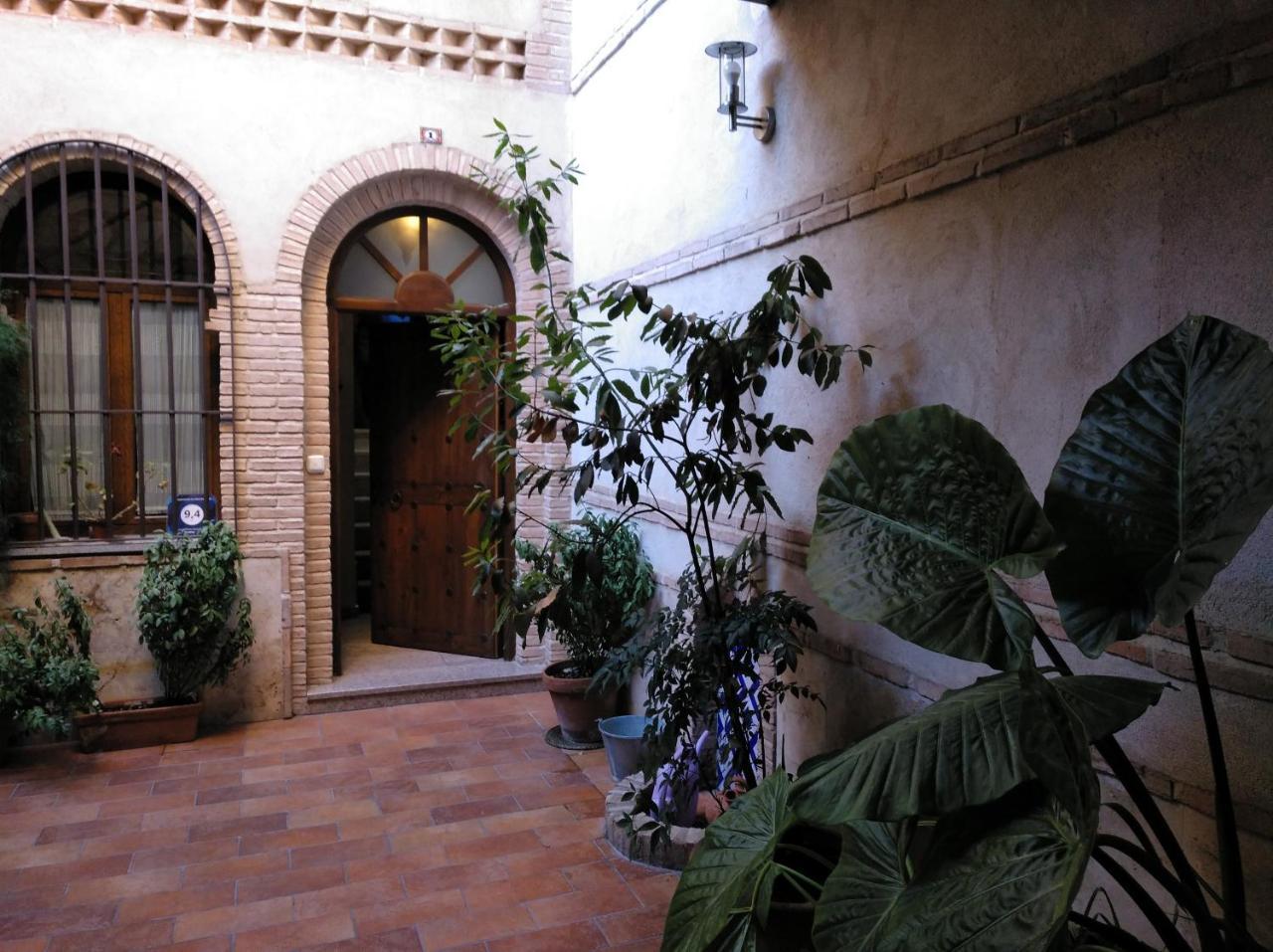 La Casa Del Grial